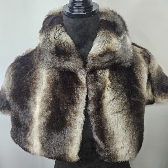 Y2K Charming Charlie Faux Fur Chinchilla Shrug Vest Cape One Size - Picture 2 of 4